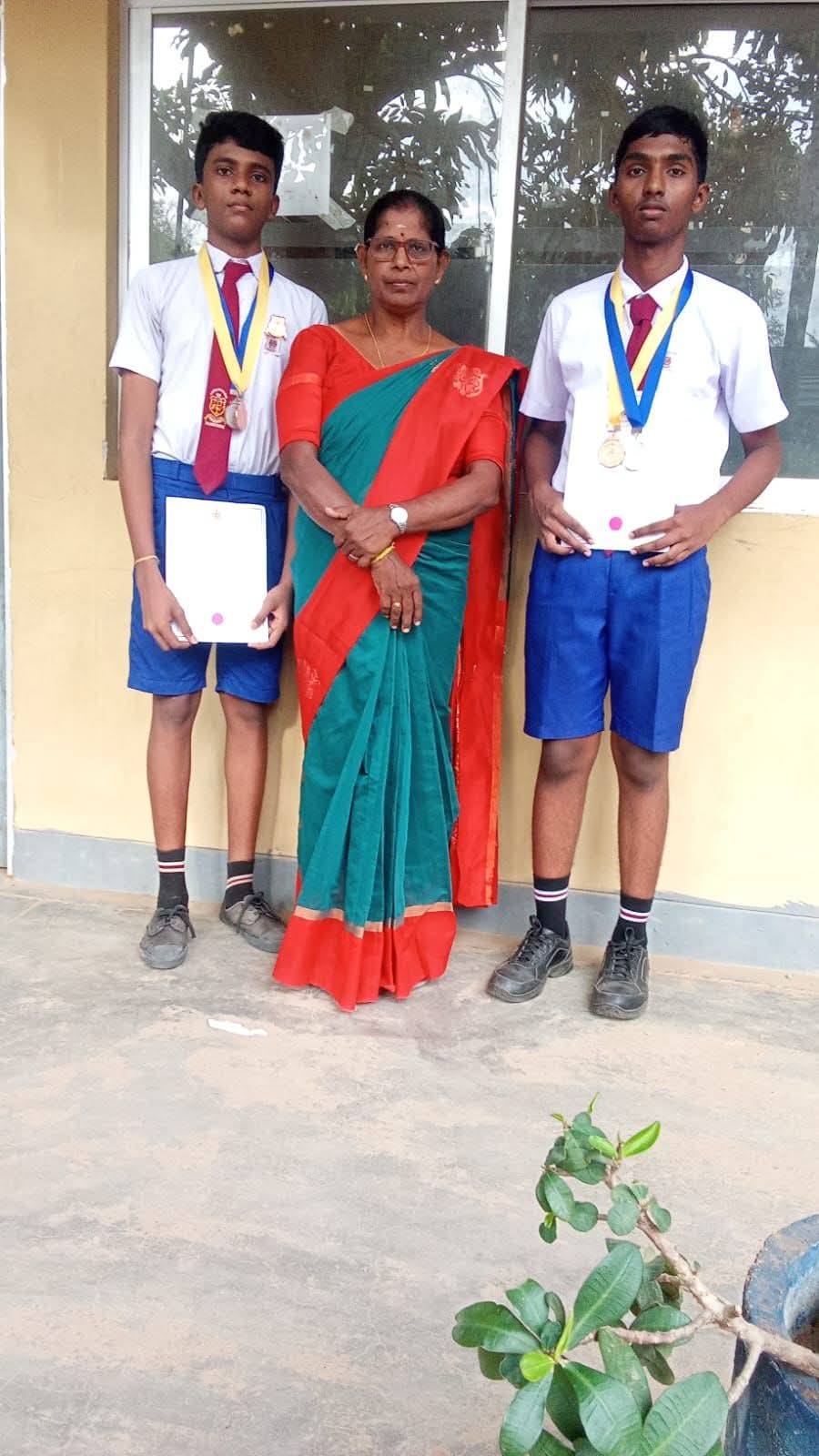 எமது பாடசாலை மாணவர்கள் லி.தஷ்வின் மற்றும் பி.தினூசன் ஆகியோர் 2025 ஆம் ஆண்டுக்கான அகில இலங்கை கணிதப் போட்டியில் வட மாகாண அணியைப் பிரதிநிதித்துவப்படுத்தி Maths quiz போட்டியில் இரண்டாம் இடமும், Team contest போட்டியில் மூன்றாம் இடமும் பெற்றுக் கொண்டுள்ளனர்.